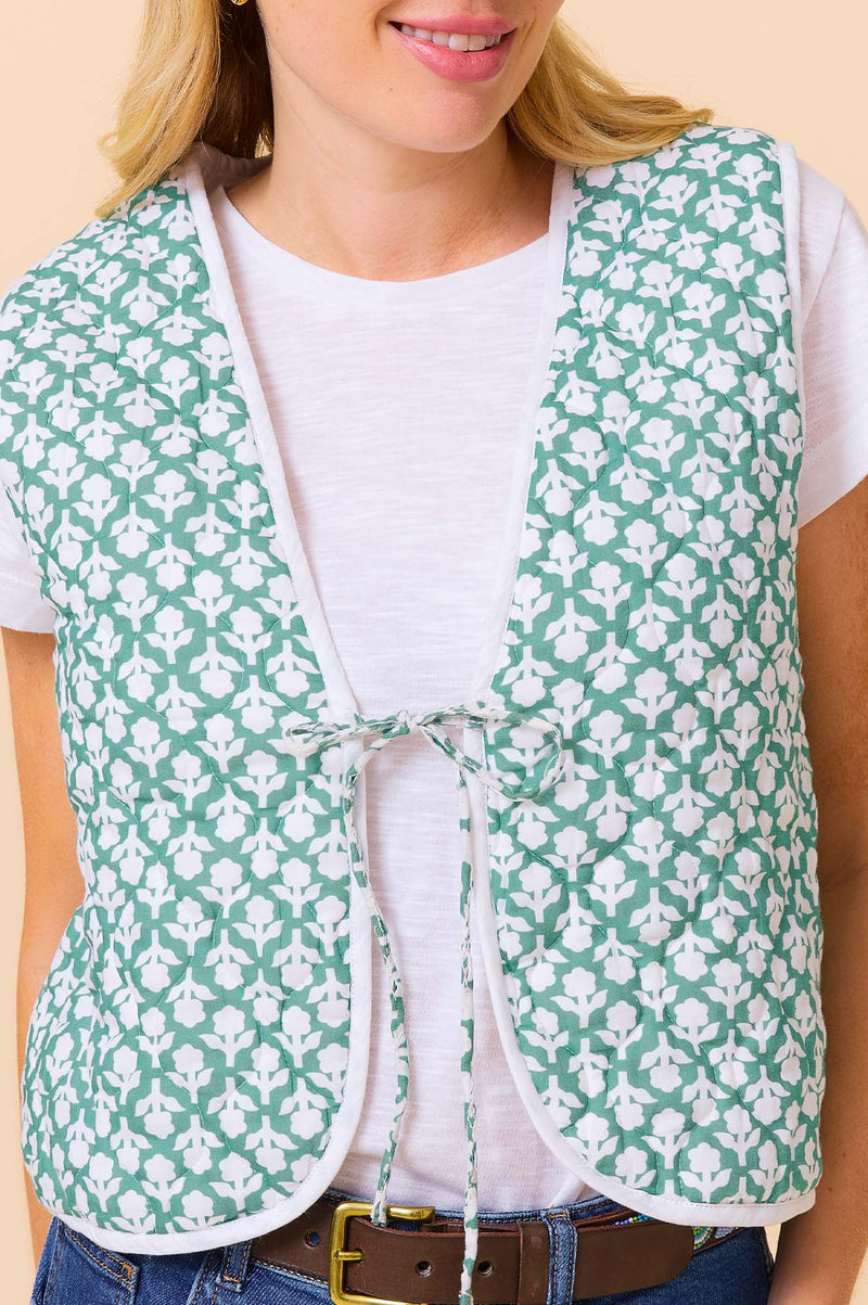 Arlo Quilted Organic Cotton Gilet | Flower Stamp Sage/White