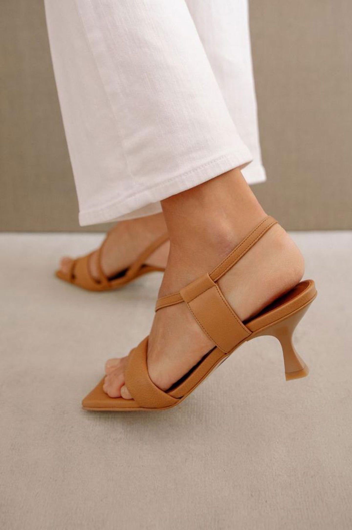 Alohas Leather Mid Heel Asymmetric Straps Sandals Camel Aspiga